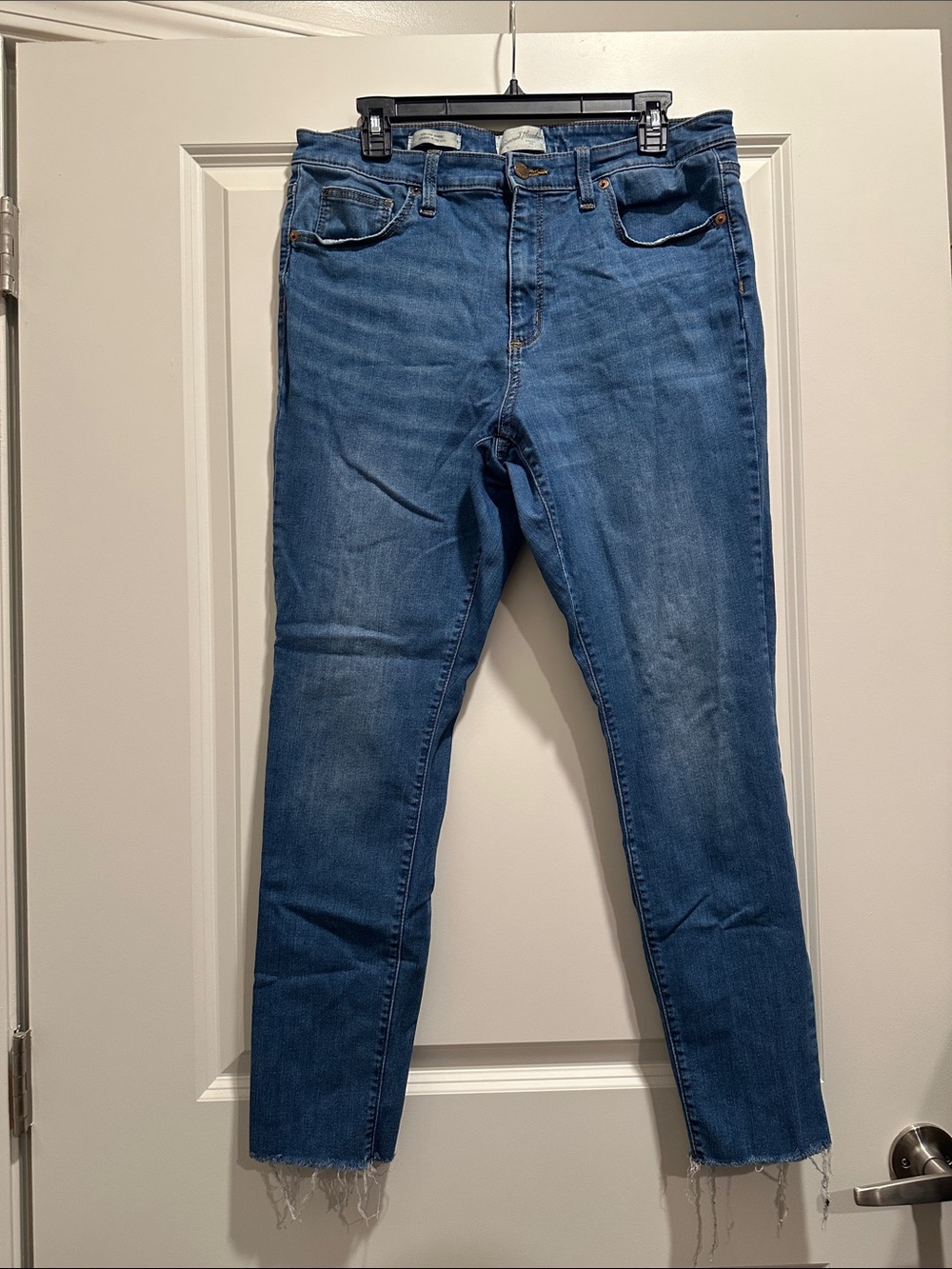 Universal Thread Women's Blue Ankle Crop Jeans